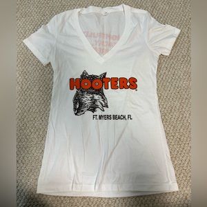 Hooters Fort Myers Beach Tshirt Size Large